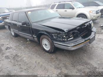  Salvage Lincoln Towncar