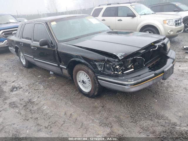  Salvage Lincoln Towncar