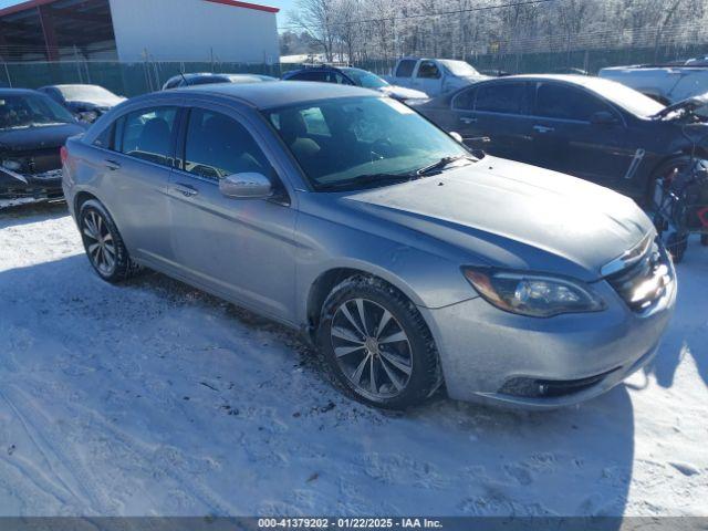  Salvage Chrysler 200