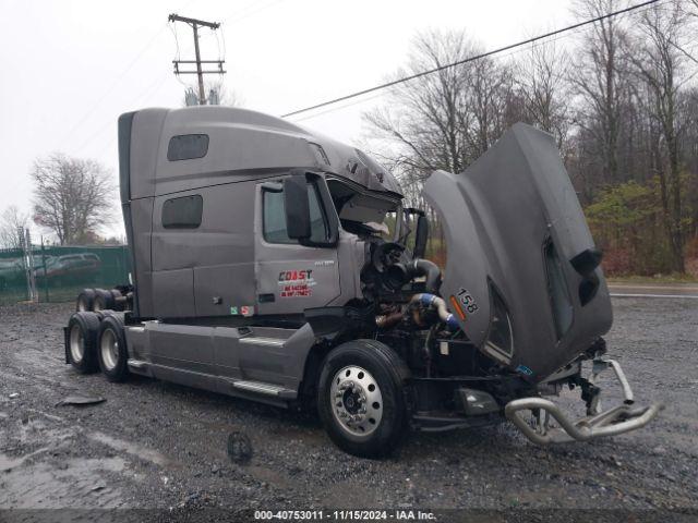  Salvage Volvo Vnl