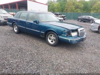  Salvage Lincoln Towncar