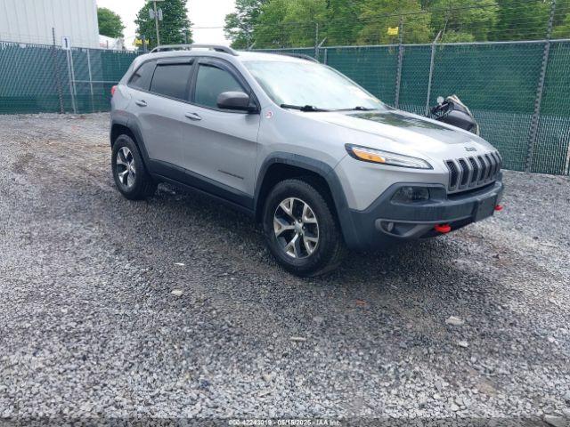  Salvage Jeep Cherokee