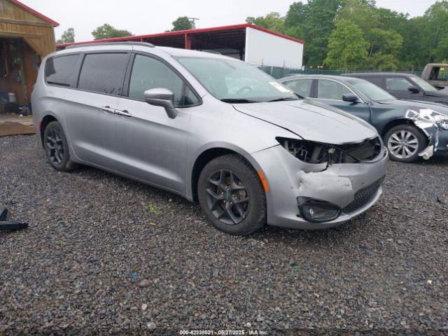  Salvage Chrysler Pacifica