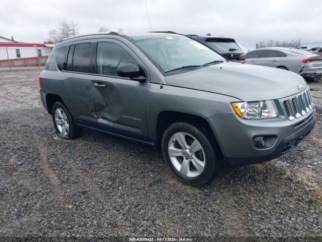  Salvage Jeep Compass