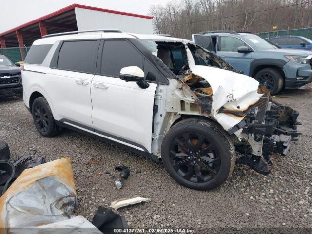  Salvage Kia Carnival