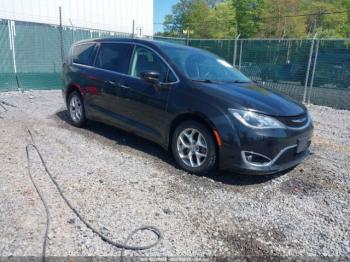  Salvage Chrysler Pacifica