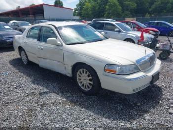 Salvage Lincoln Towncar