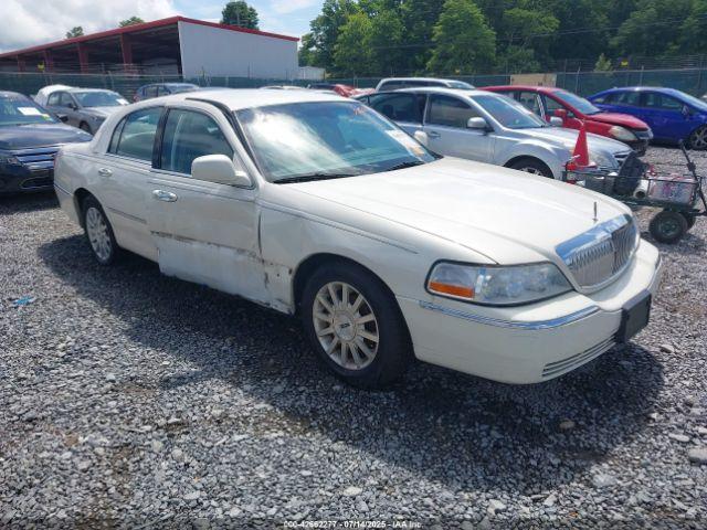  Salvage Lincoln Towncar