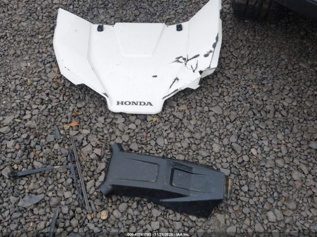 Honda Sxs1000 S2r Image 9