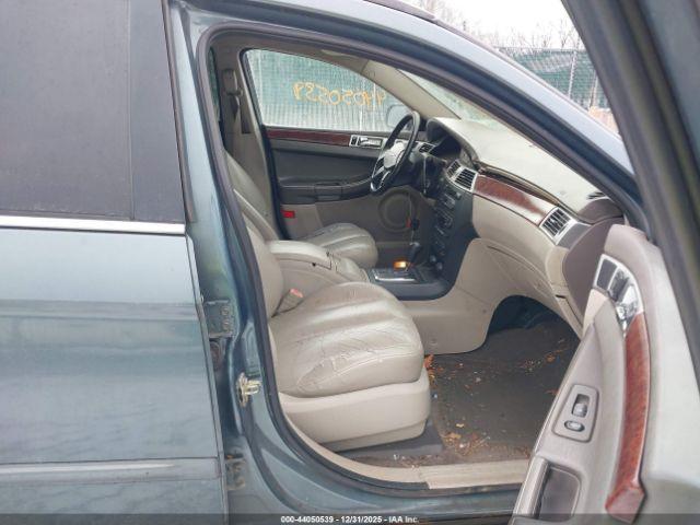 Chrysler Pacifica Touring Image 9