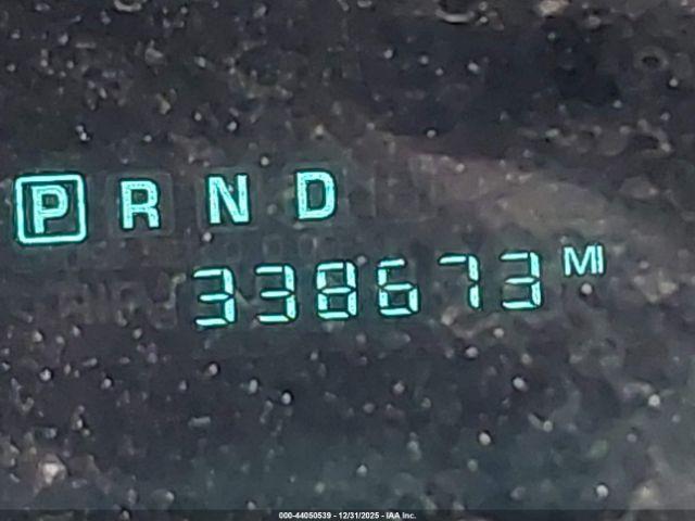 Chrysler Pacifica Touring Image 3