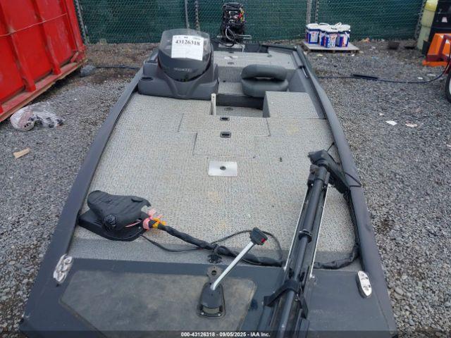 Tracker Marine Pro 170 Image 15