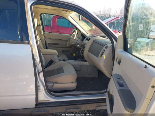 Ford Escape Xlt Image 9