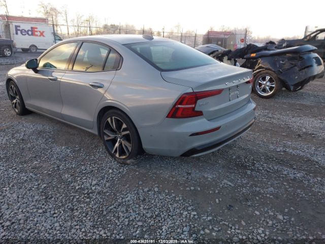 Volvo S60 B5 Plus Dark Theme Image 13