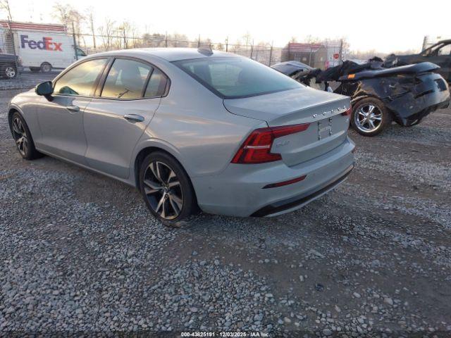 Volvo S60 B5 Plus Dark Theme Image 13