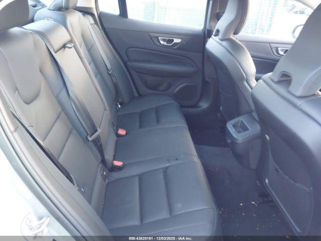 Volvo S60 B5 Plus Dark Theme Image 9