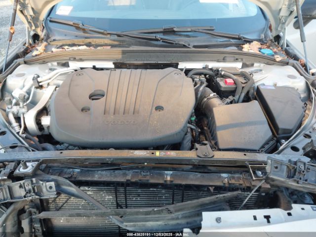 Volvo S60 B5 Plus Dark Theme Image 12