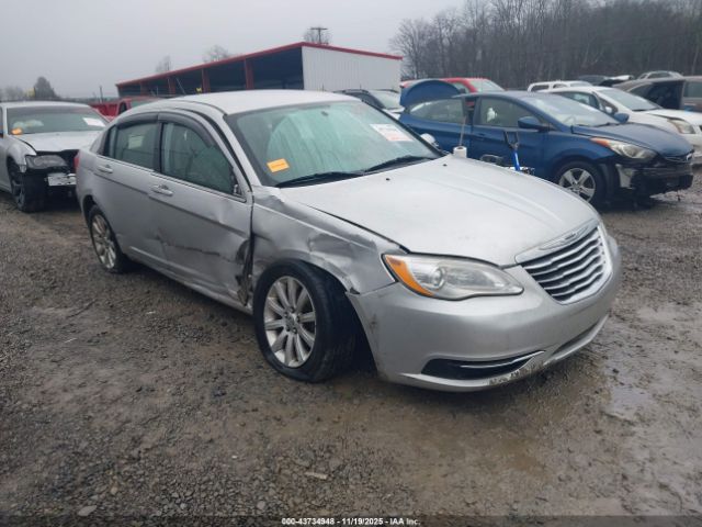 Chrysler 200 Touring Image 1