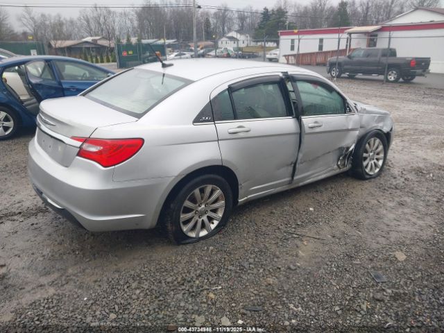Chrysler 200 Touring Image 5