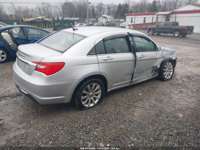 Chrysler 200 Touring Image 5