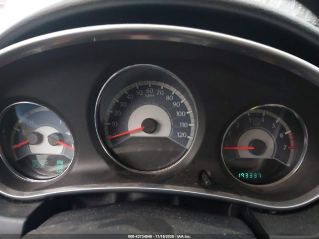 Chrysler 200 Touring Image 11