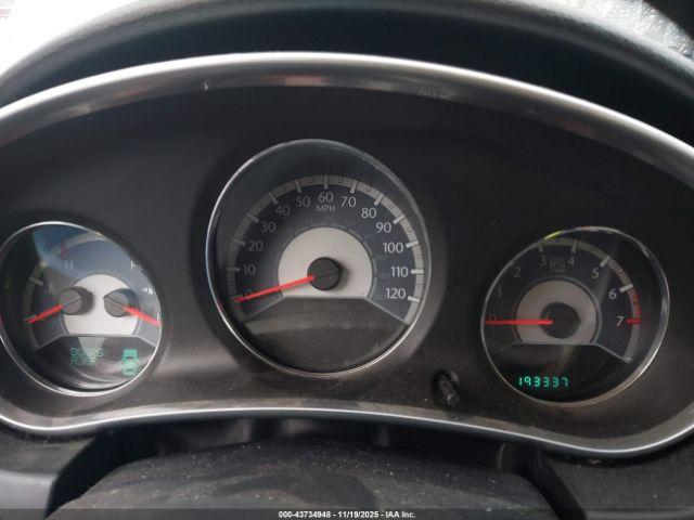 Chrysler 200 Touring Image 11