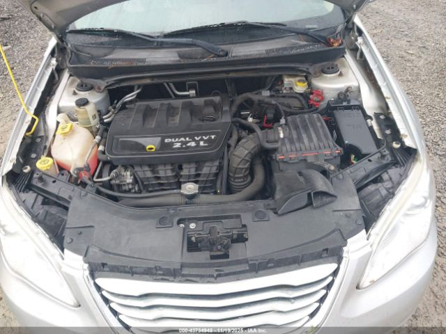 Chrysler 200 Touring Image 6