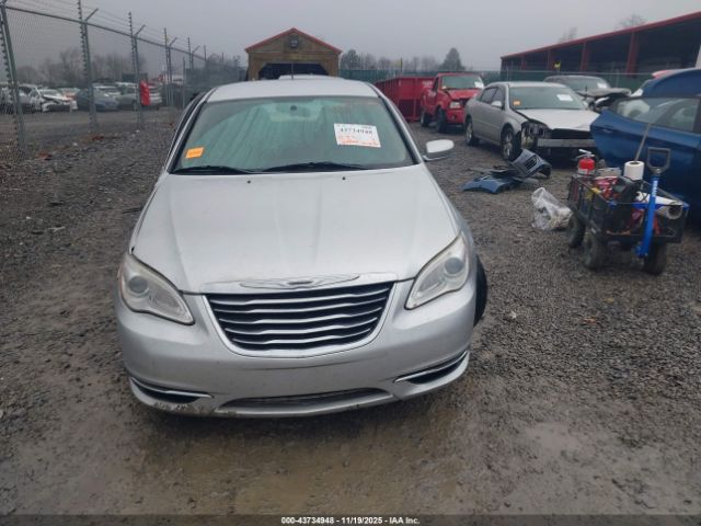 Chrysler 200 Touring Image 7