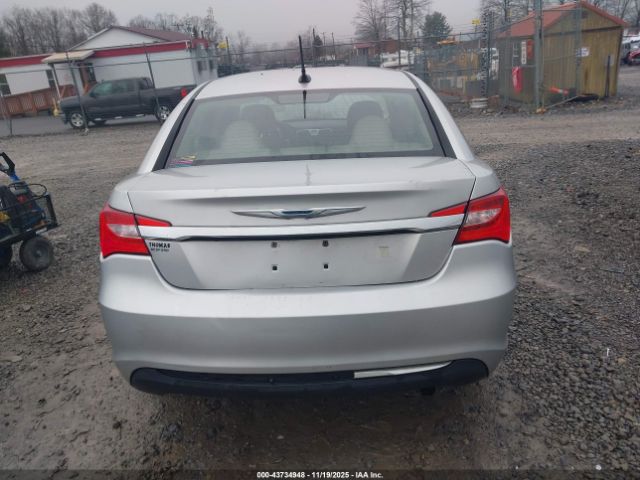 Chrysler 200 Touring Image 10