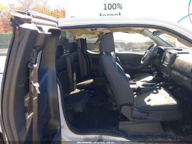 Nissan Frontier King Cab S 4x4 Image 10