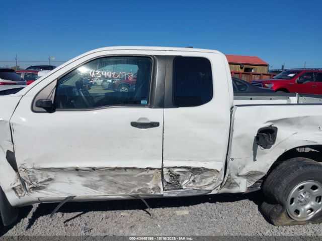 Nissan Frontier King Cab S 4x4 Image 13