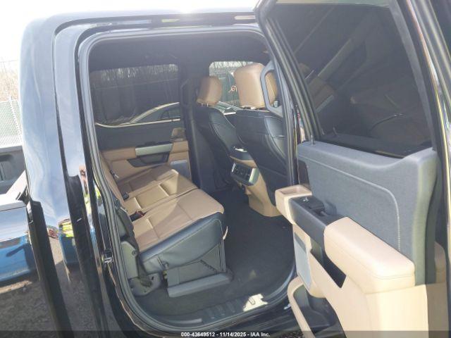 Ford F-350 Lariat Image 8