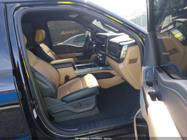 Ford F-350 Lariat Image 9