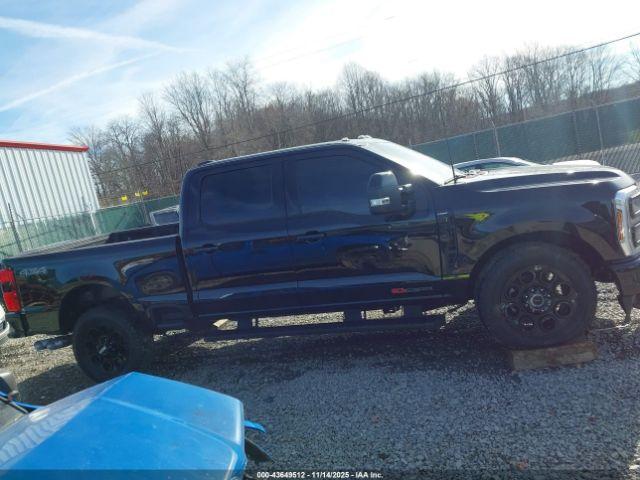 Ford F-350 Lariat Image 12