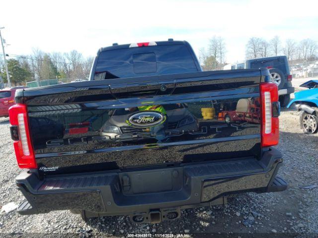 Ford F-350 Lariat Image 5