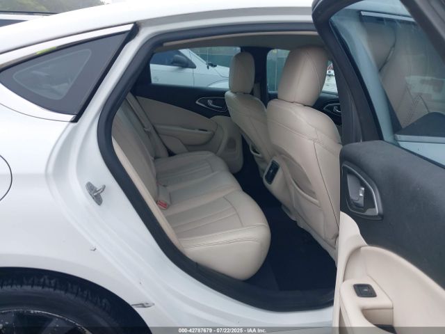 Chrysler 200 C Image 9