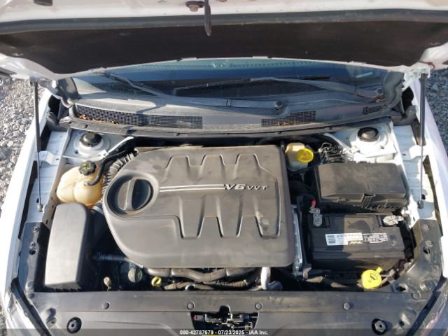 Chrysler 200 C Image 13