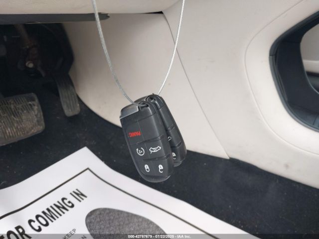 Chrysler 200 C Image 3