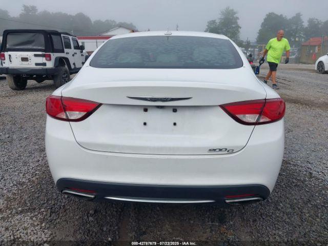 Chrysler 200 C Image 15
