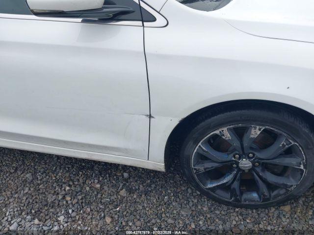 Chrysler 200 C Image 20