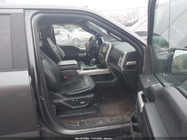 Ford F-150 Lariat Image 15