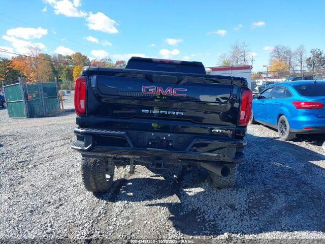 GMC Sierra 2500 Image 16